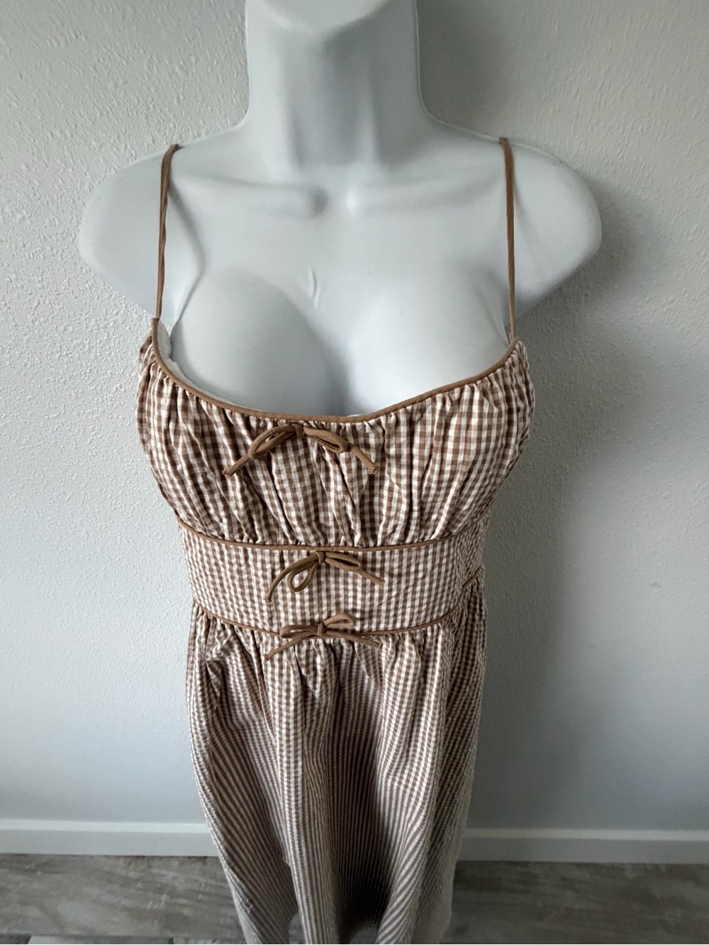 House of Harlow 1960 Beige Gingham Smocked Midi Dress - Picture 3 of 10